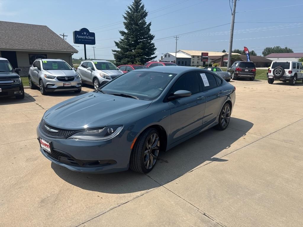 2015 Chrysler 200 4dr Sdn S FWD