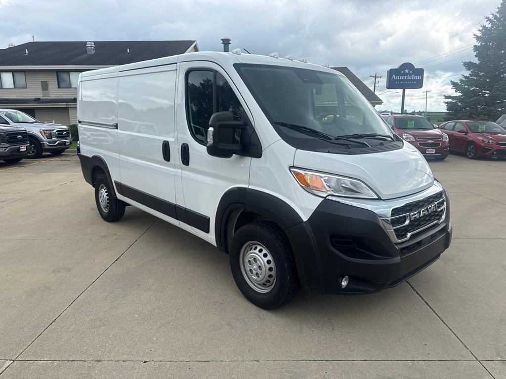 2025 RAM ProMaster Cargo Van Tradesman 2500 Low Roof 136" WB w/Pass Seat