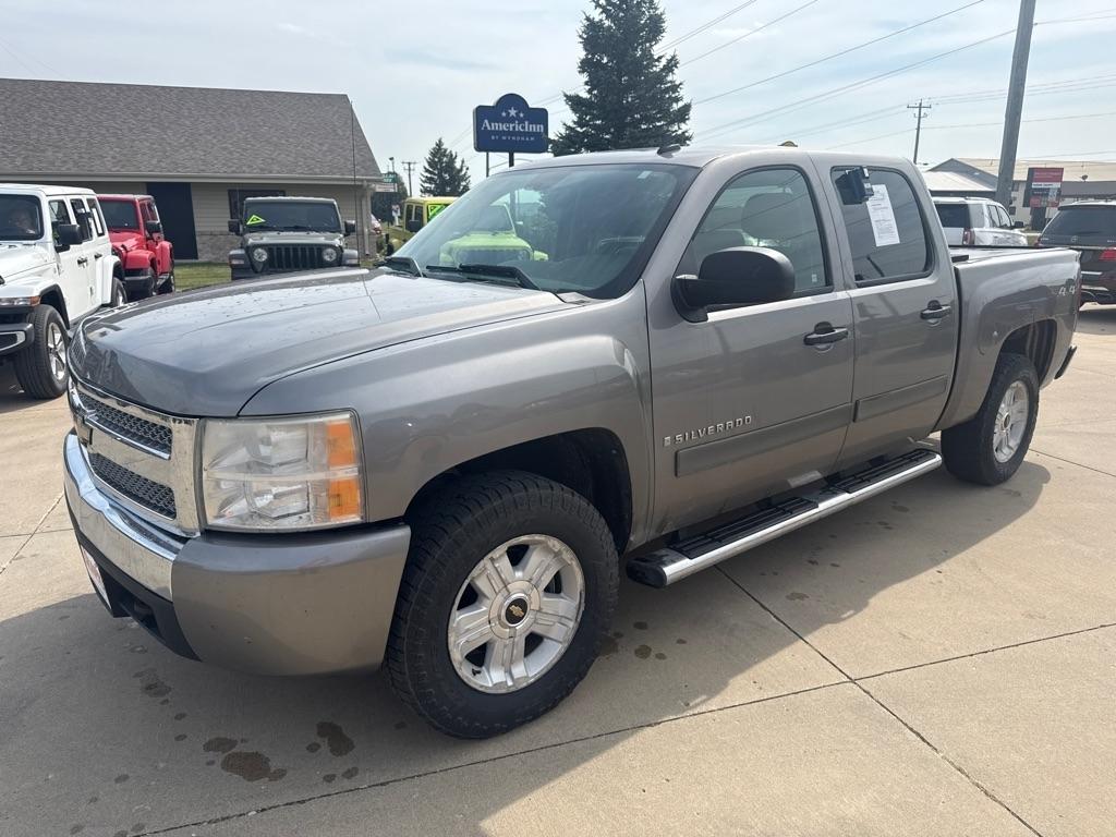 2008 Chevrolet Silverado 1500 4WD Crew Cab 143.5" LT w/1LT