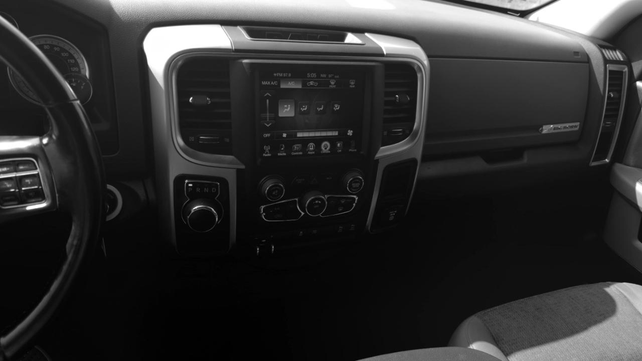 RAM 1500 SLT Quad Cab 2WD 2016