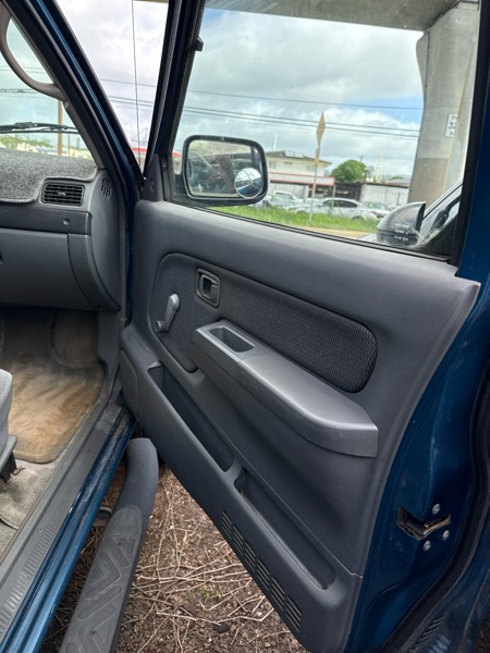 Nissan Frontier XE-V6 Crew Cab 2WD 2003