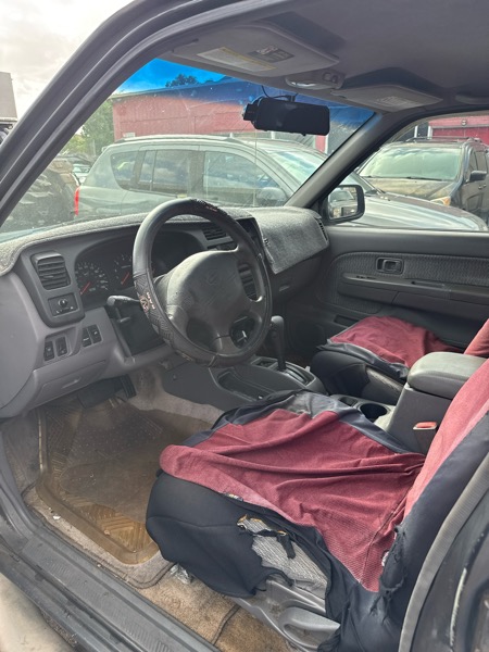 Nissan Frontier XE Crew Cab 2WD 2000