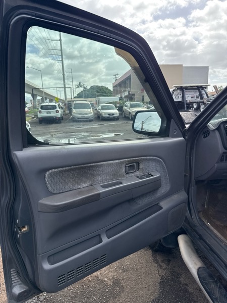 Nissan Frontier XE Crew Cab 2WD 2000