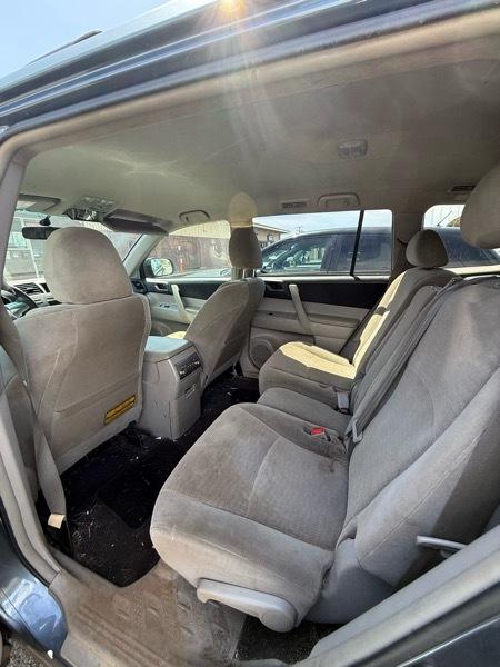 Toyota Highlander Base 4WD 2011