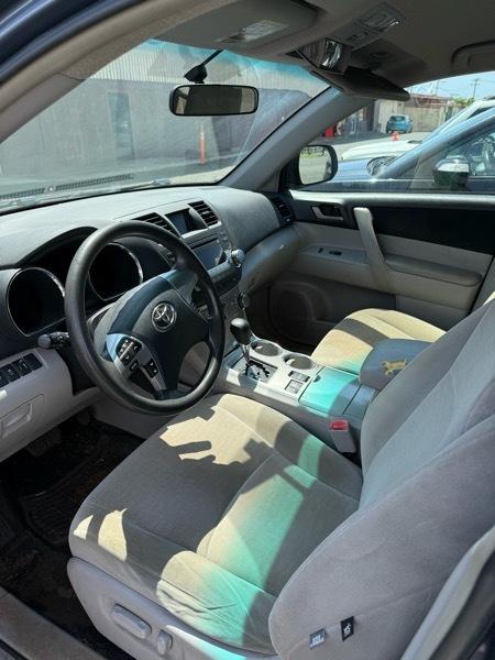 Toyota Highlander Base 4WD 2011