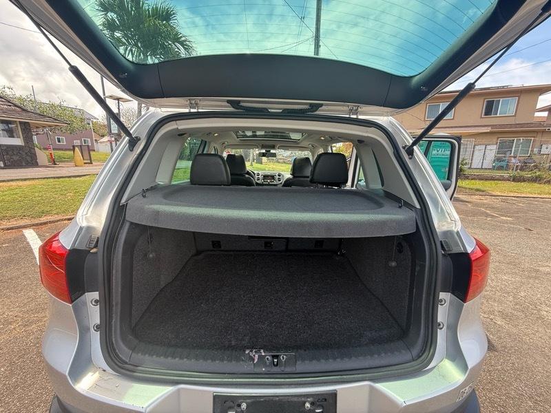 Volkswagen Tiguan S 2012