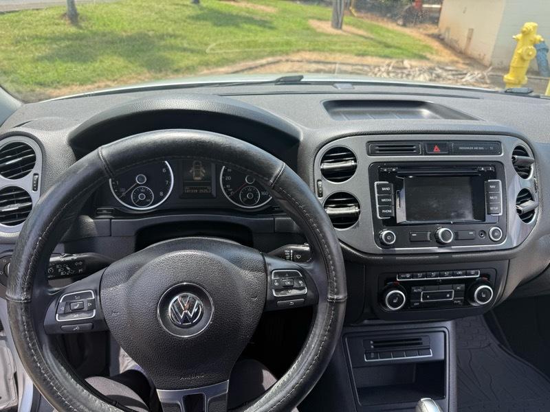 Volkswagen Tiguan S 2012