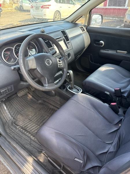 Nissan Versa 1.8 S Hatchback 2010