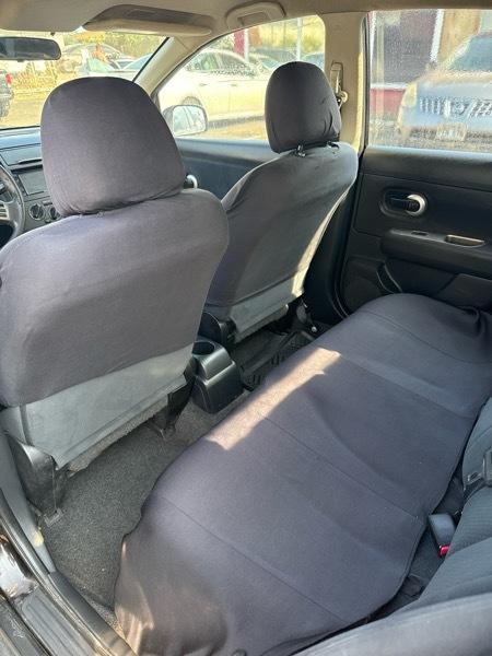 Nissan Versa 1.8 S Hatchback 2010