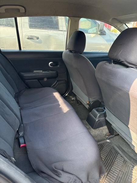 Nissan Versa 1.8 S Hatchback 2010