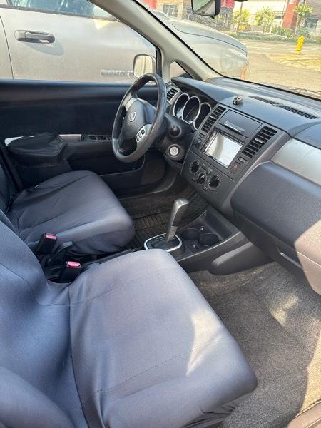 Nissan Versa 1.8 S Hatchback 2010
