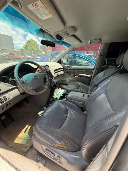 Toyota Sienna XLE 2004