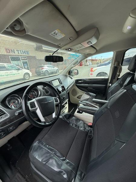 Chrysler Town & Country Touring 2014