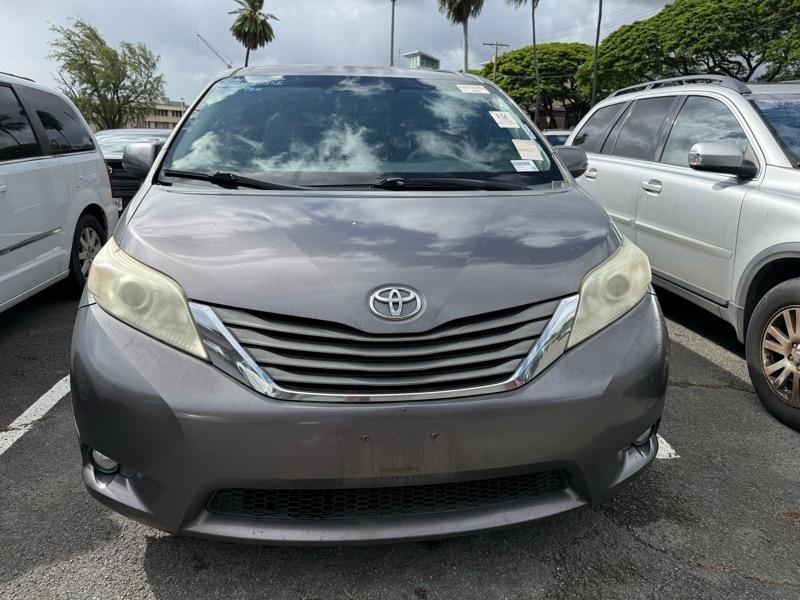 Toyota Sienna XLE FWD 8-Passenger V6 2012