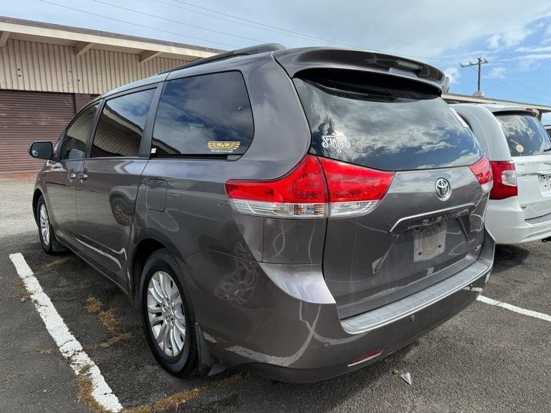 Toyota Sienna XLE FWD 8-Passenger V6 2012