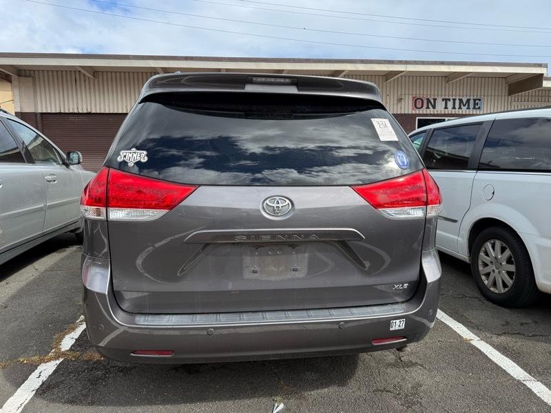 Toyota Sienna XLE FWD 8-Passenger V6 2012
