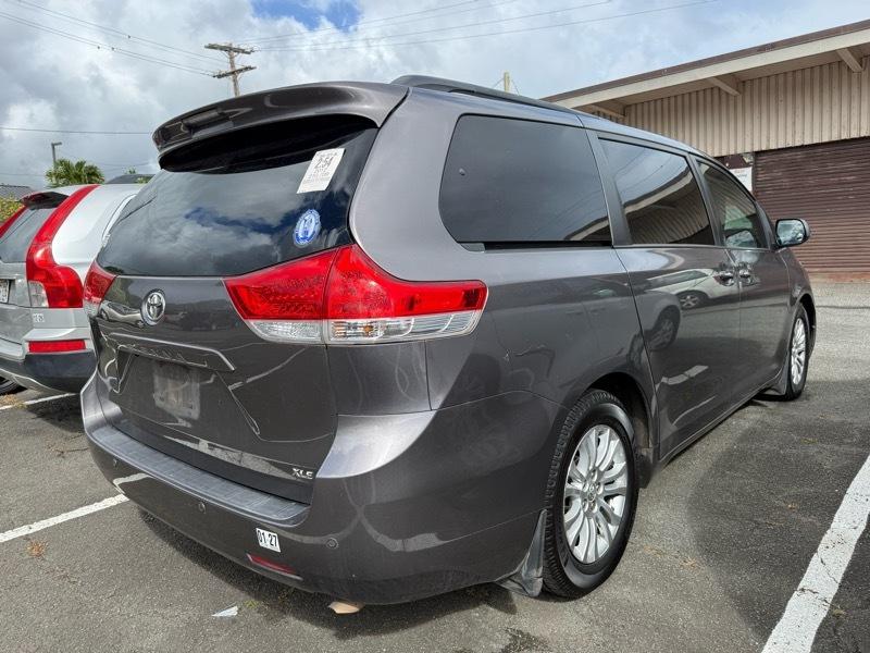 Toyota Sienna XLE FWD 8-Passenger V6 2012