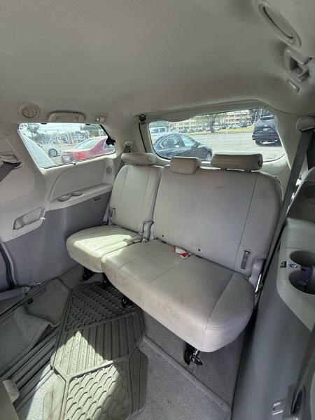 Toyota Sienna XLE FWD 8-Passenger V6 2012