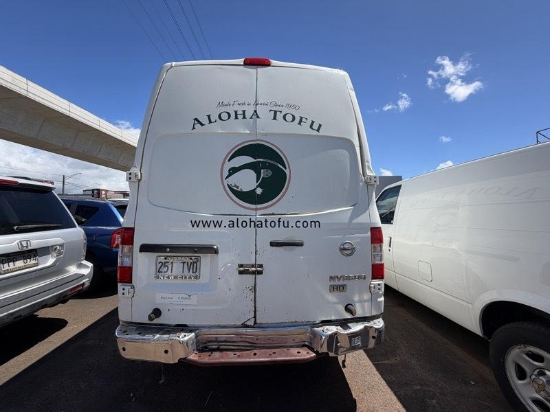 Nissan NV Cargo 2500 HD S V8 High Roof 2012