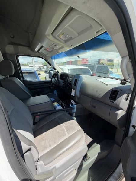 Nissan NV Cargo 2500 HD S V8 High Roof 2012