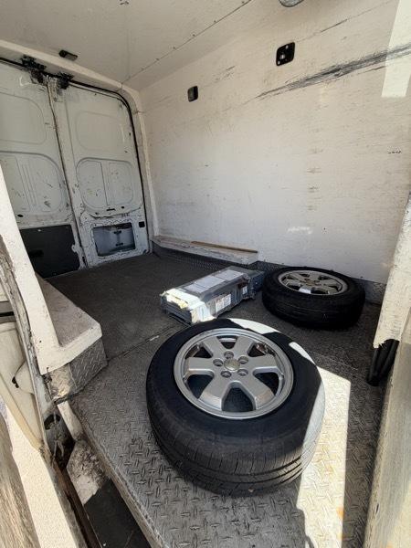 Nissan NV Cargo 2500 HD S V8 High Roof 2012