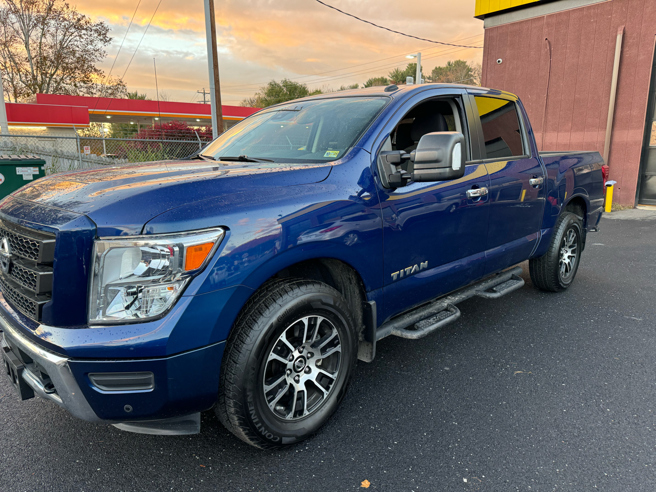 Nissan Titan Platinum Reserve Crew Cab 4WD 2021
