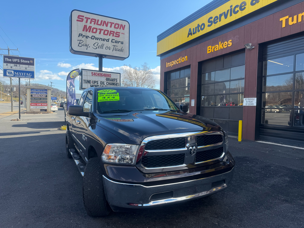 RAM 1500 4WD Quad Cab 140.5" SLT 2017