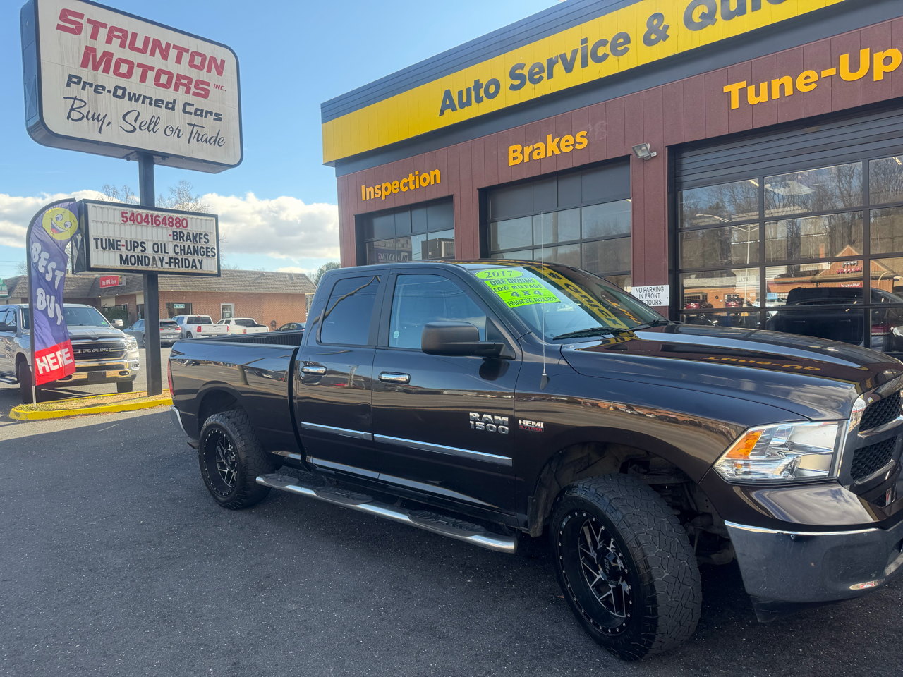 RAM 1500 4WD Quad Cab 140.5" SLT 2017