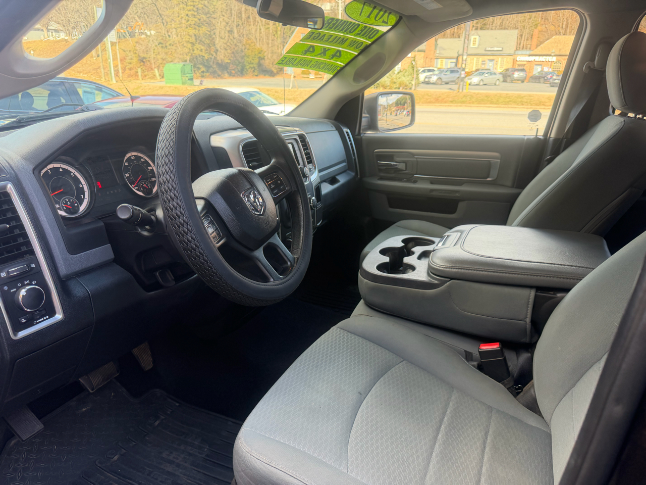 RAM 1500 4WD Quad Cab 140.5" SLT 2017