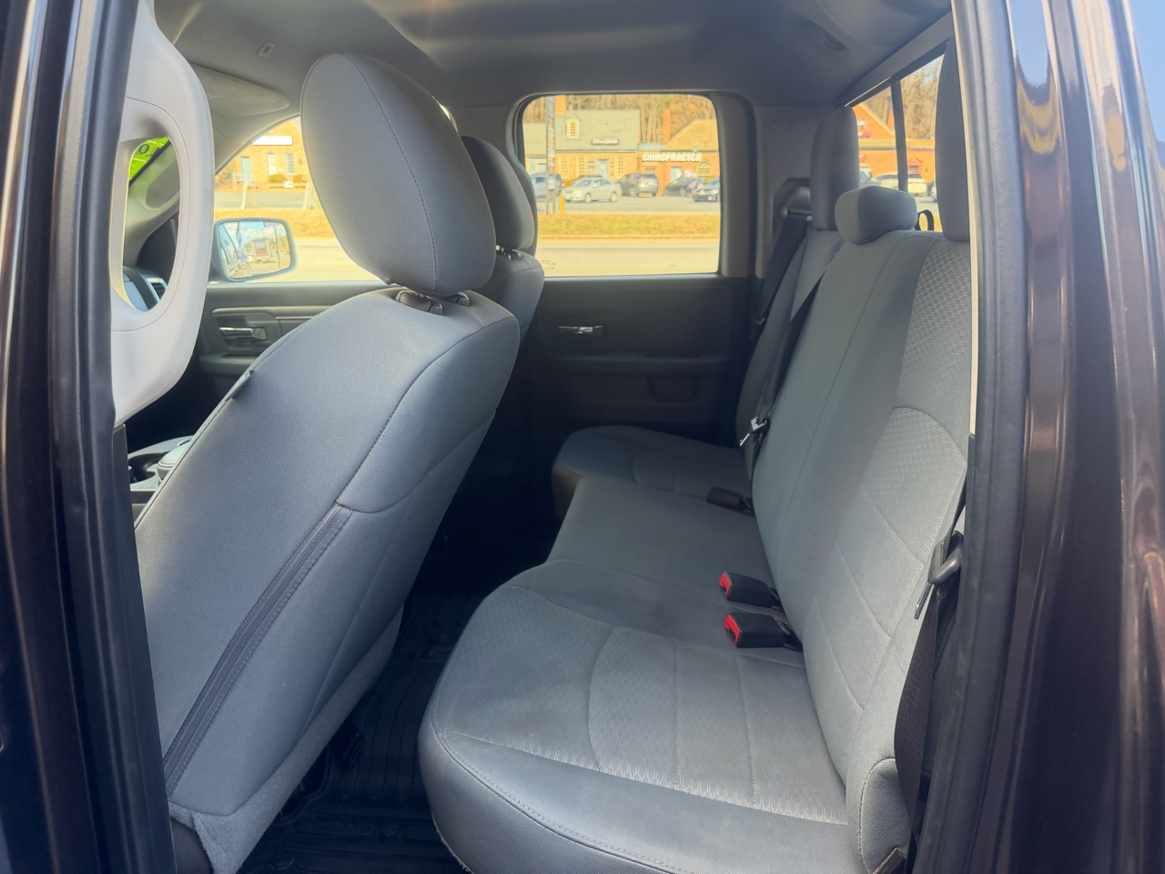 RAM 1500 4WD Quad Cab 140.5" SLT 2017