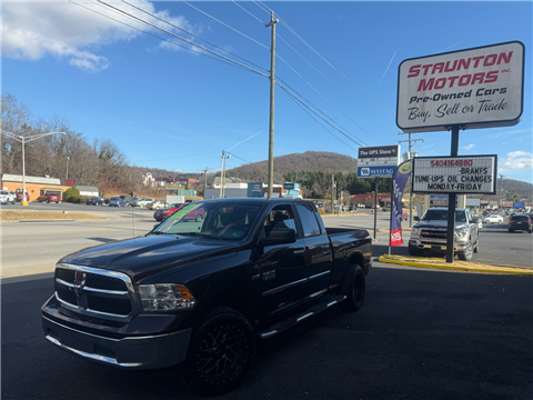 2017 RAM 1500 4WD Quad Cab 140.5" SLT