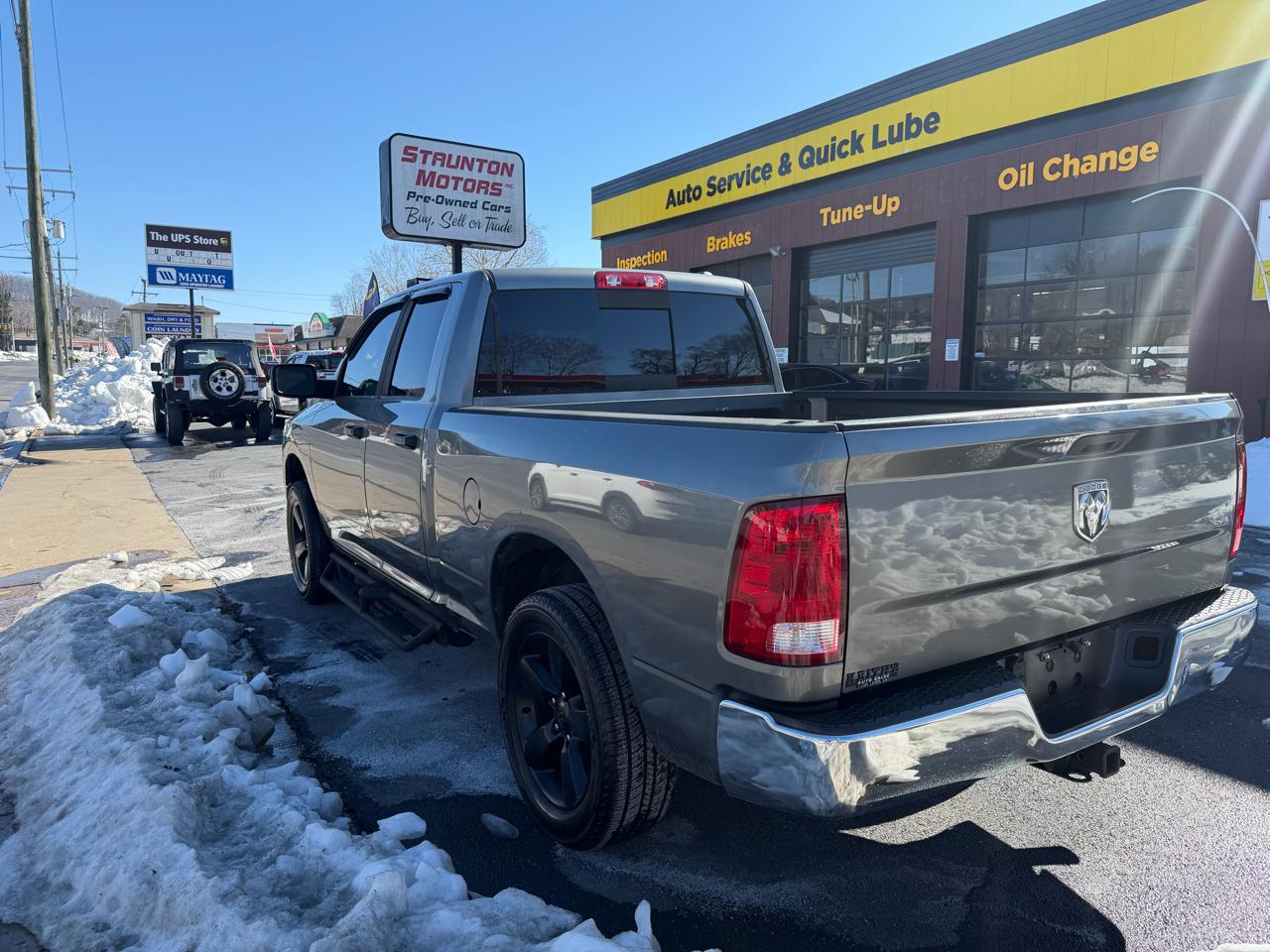 RAM 1500 4WD Quad Cab 140.5" SLT 2010