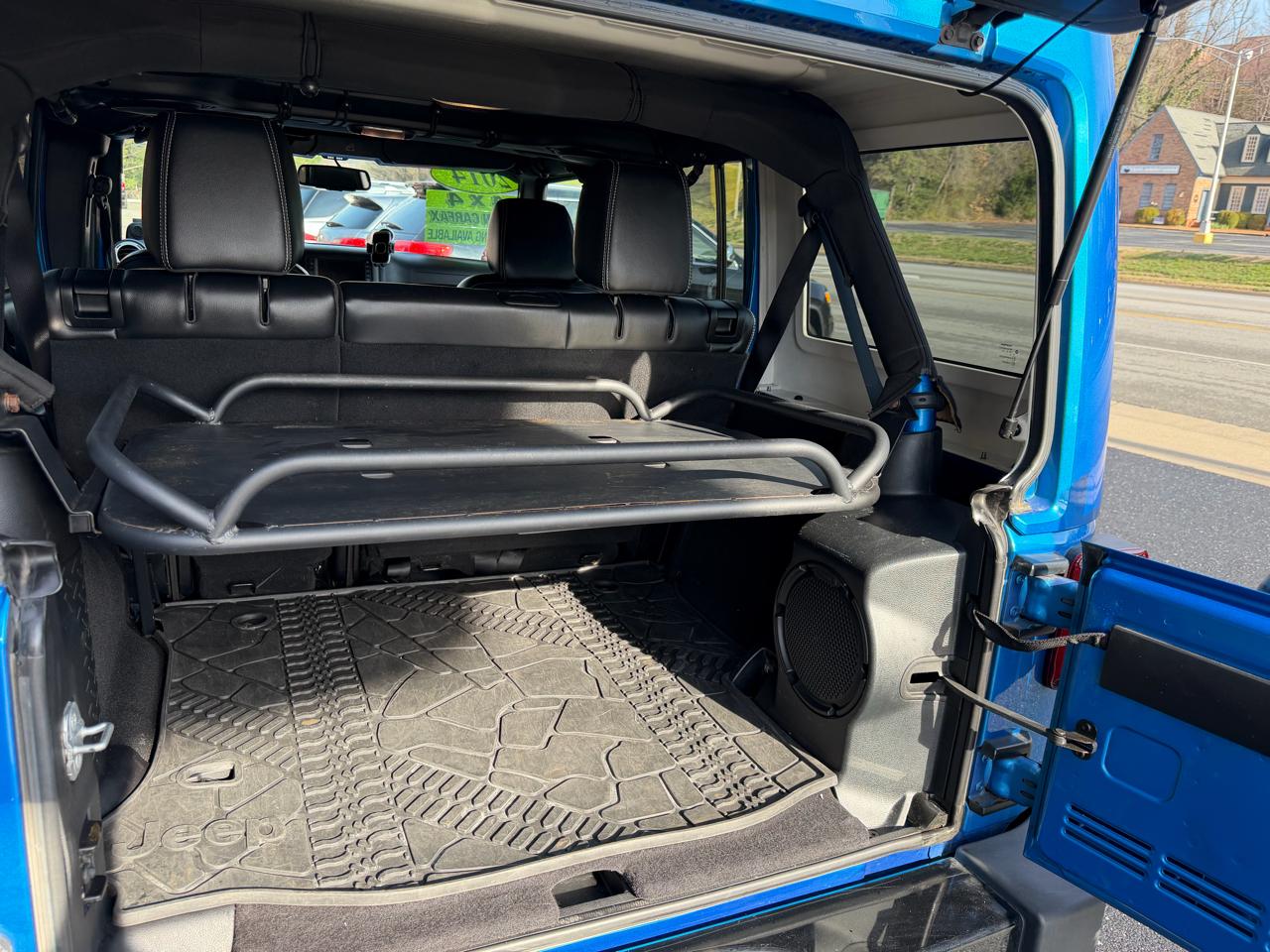 Jeep Wrangler Unlimited Sahara 4WD 2014