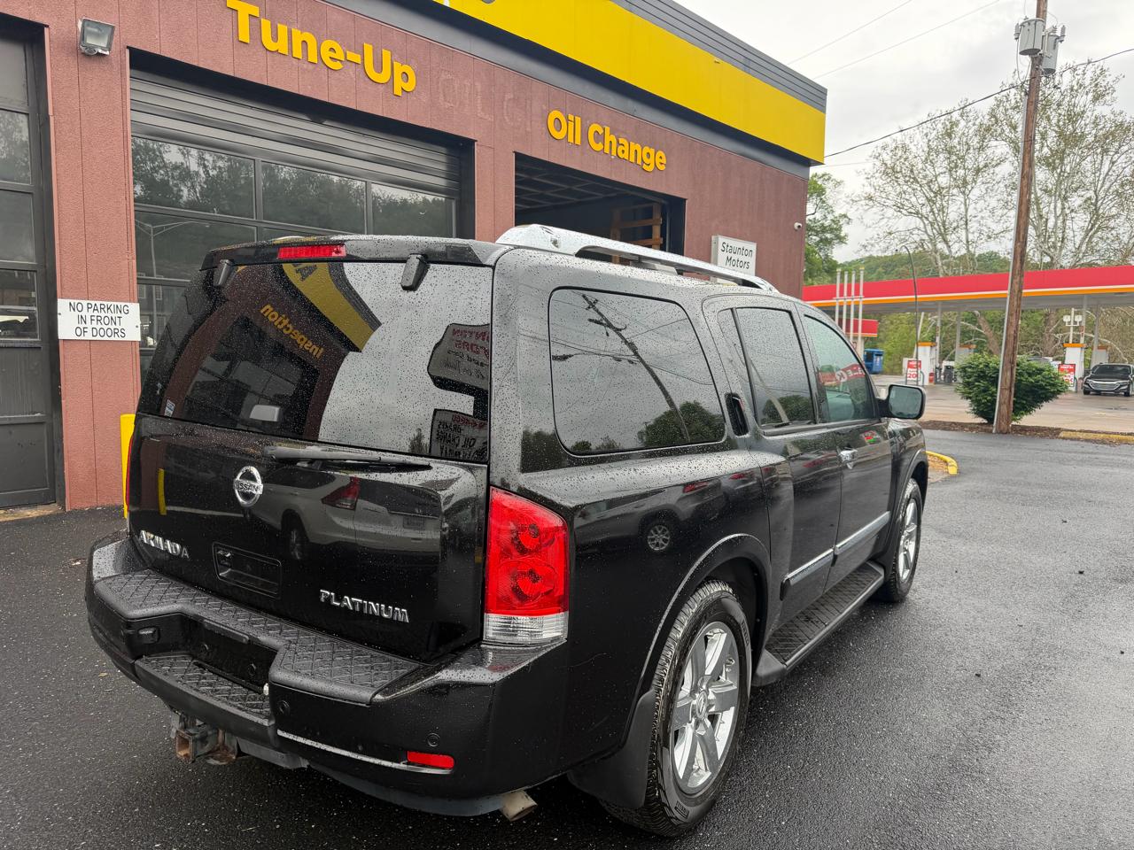 Nissan Armada Platinum 4WD 2013