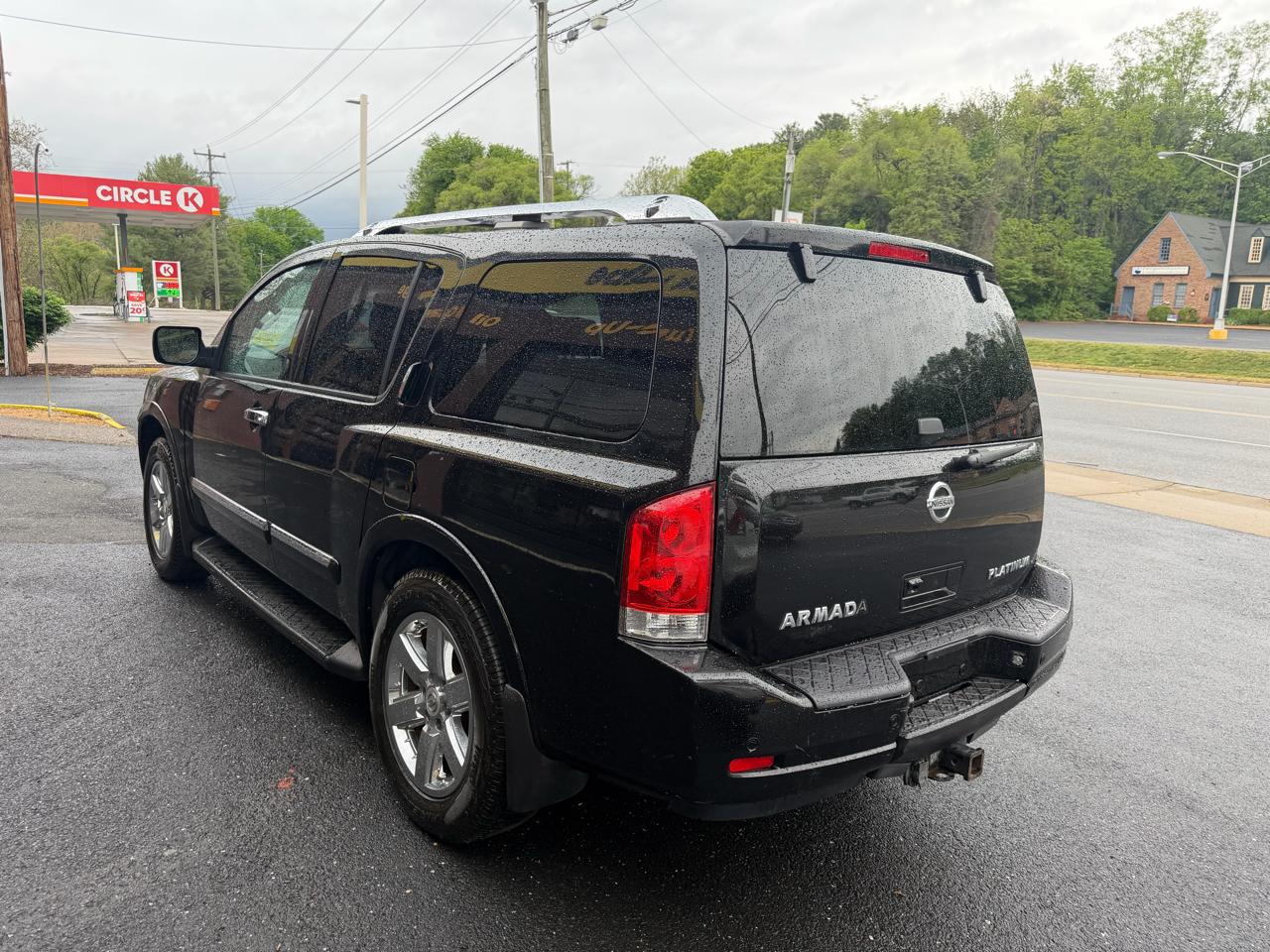Nissan Armada Platinum 4WD 2013