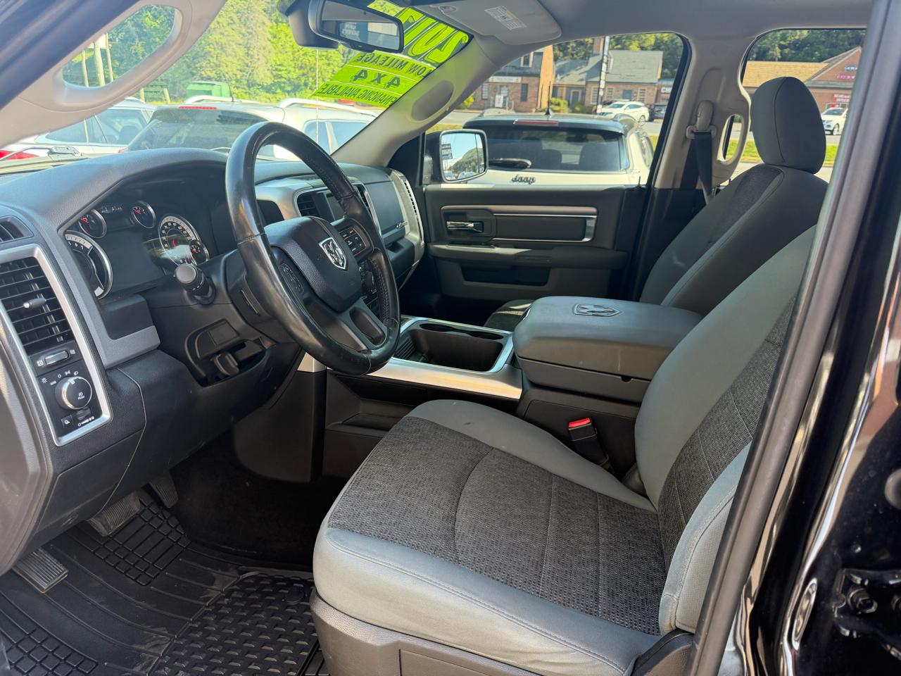 RAM 1500 4WD Crew Cab 140.5" Big Horn 2017