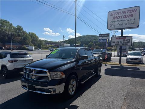 2017 RAM 1500 4WD Crew Cab 140.5" Big Horn