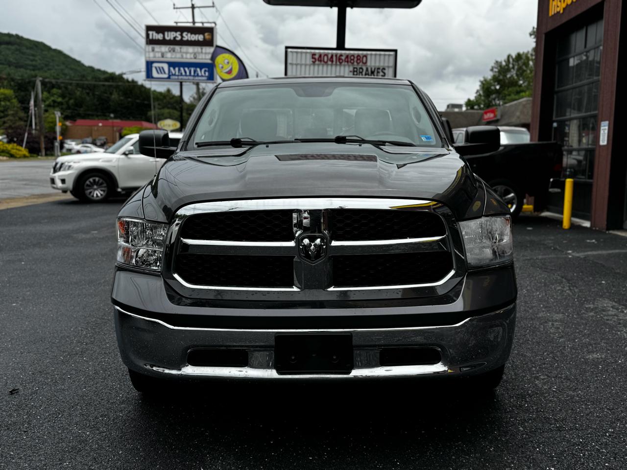 RAM 1500 4WD Quad Cab 140.5" SLT 2016