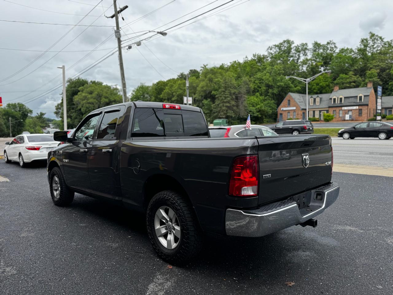 RAM 1500 4WD Quad Cab 140.5" SLT 2016