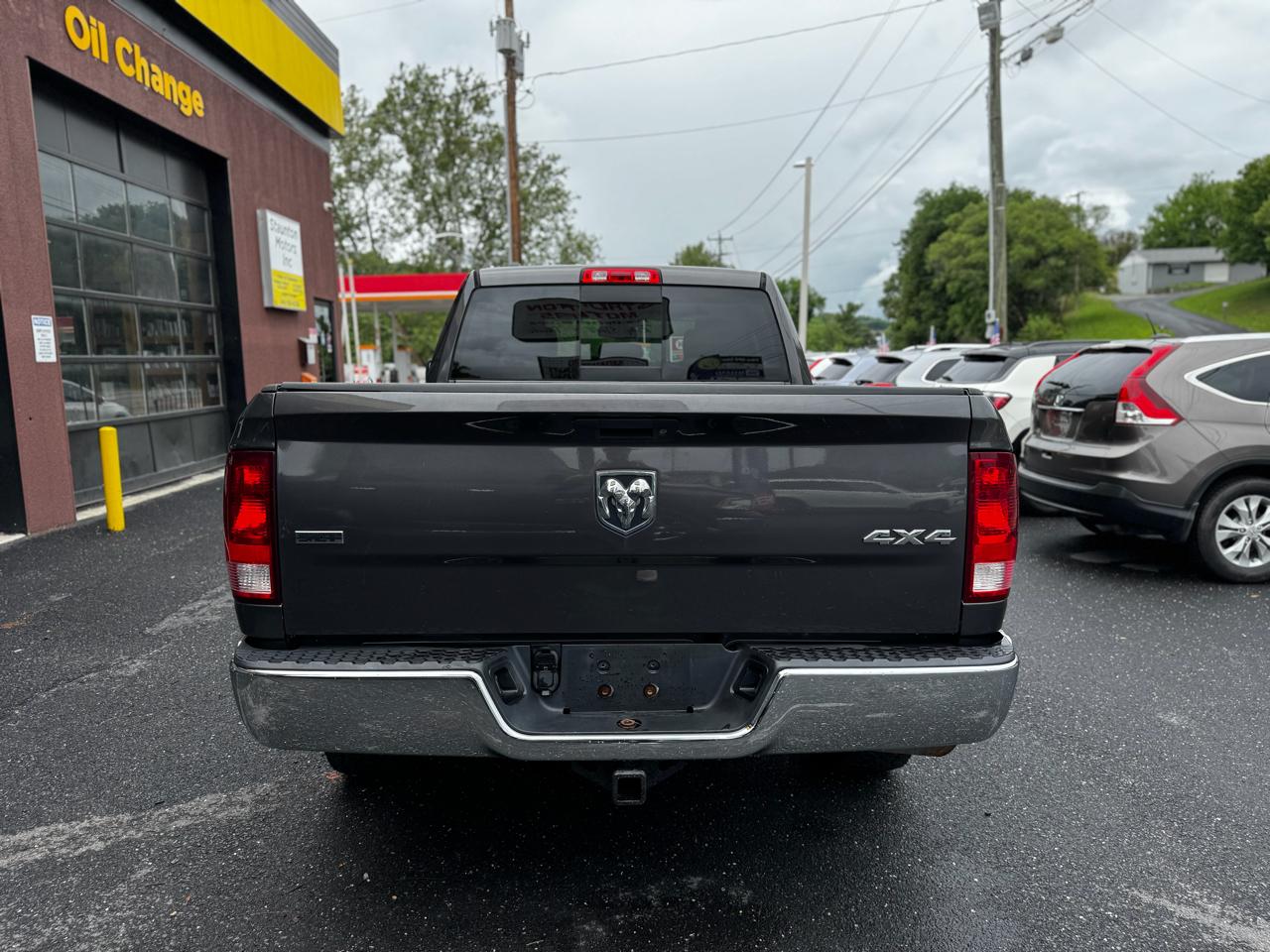 RAM 1500 4WD Quad Cab 140.5" SLT 2016