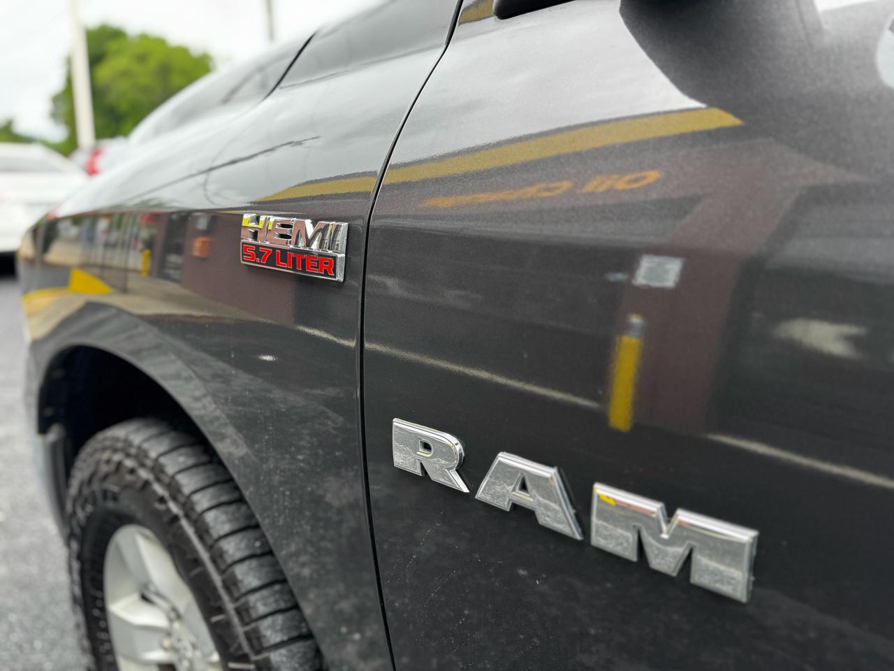 RAM 1500 4WD Quad Cab 140.5" SLT 2016