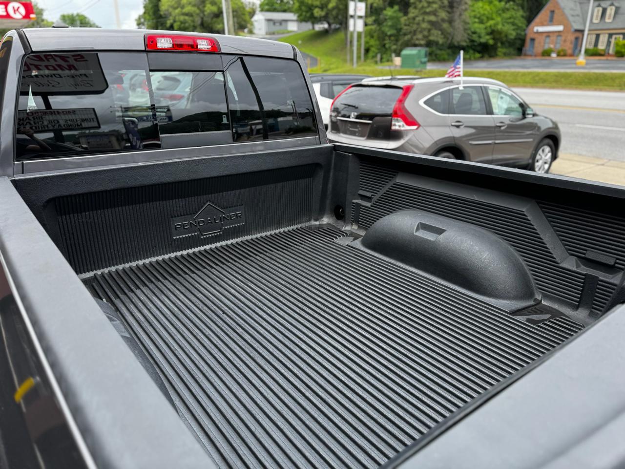 RAM 1500 4WD Quad Cab 140.5" SLT 2016