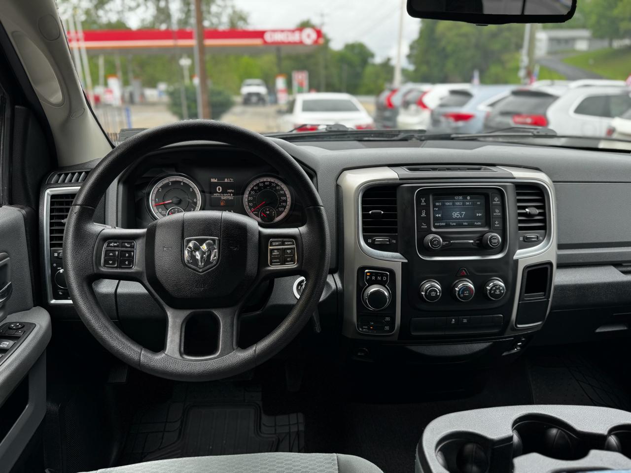 RAM 1500 4WD Quad Cab 140.5" SLT 2016