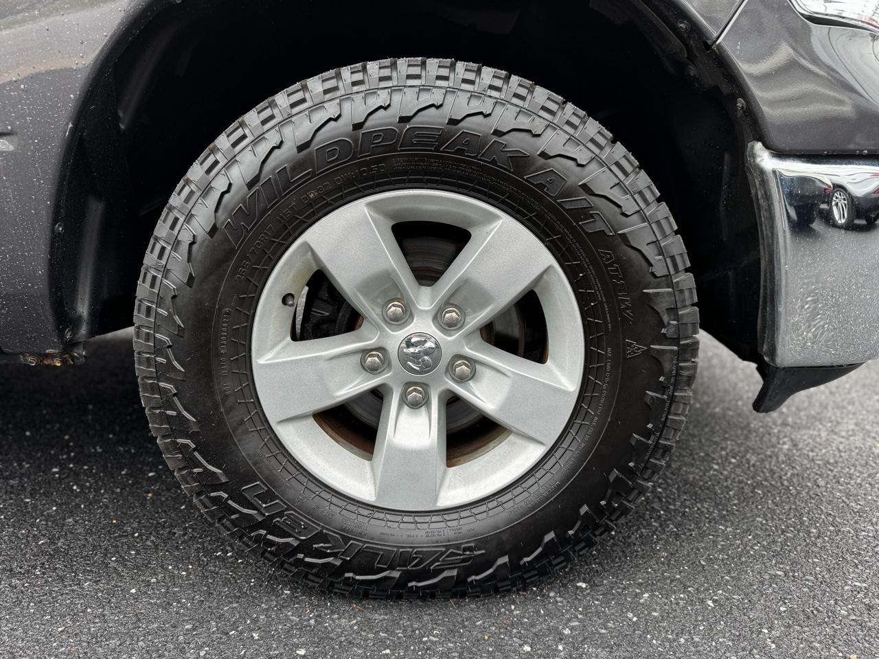 RAM 1500 4WD Quad Cab 140.5" SLT 2016