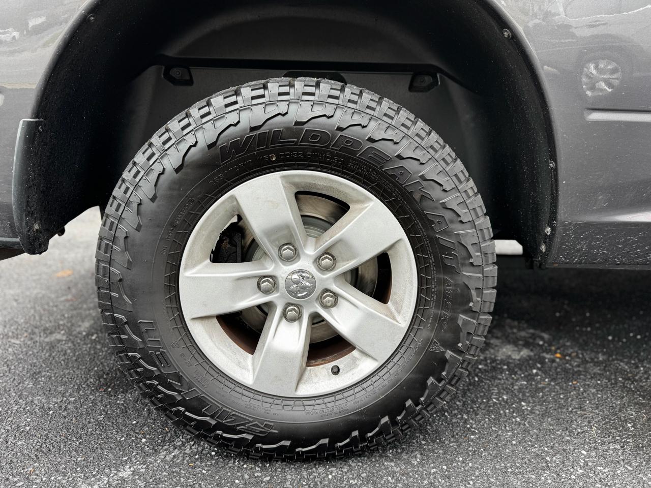 RAM 1500 4WD Quad Cab 140.5" SLT 2016