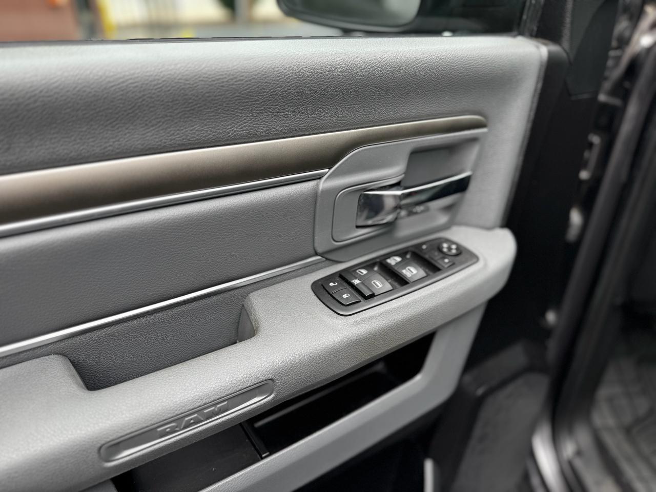 RAM 1500 4WD Quad Cab 140.5" SLT 2016