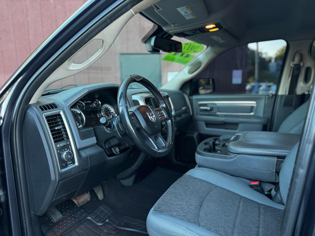 RAM 1500 SLT Quad Cab 4WD 2017