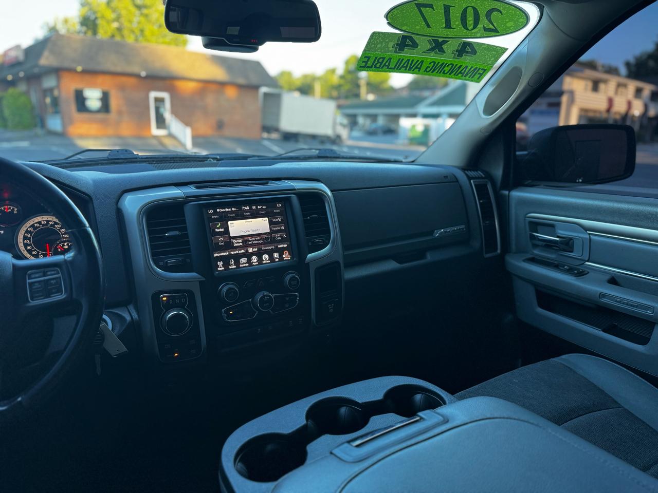 RAM 1500 SLT Quad Cab 4WD 2017