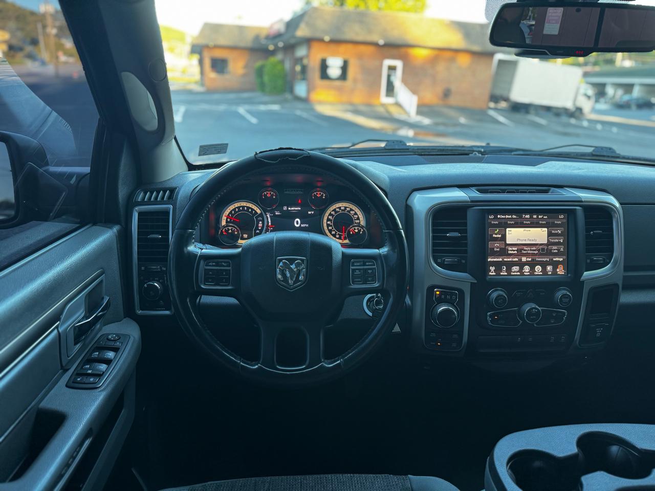 RAM 1500 SLT Quad Cab 4WD 2017