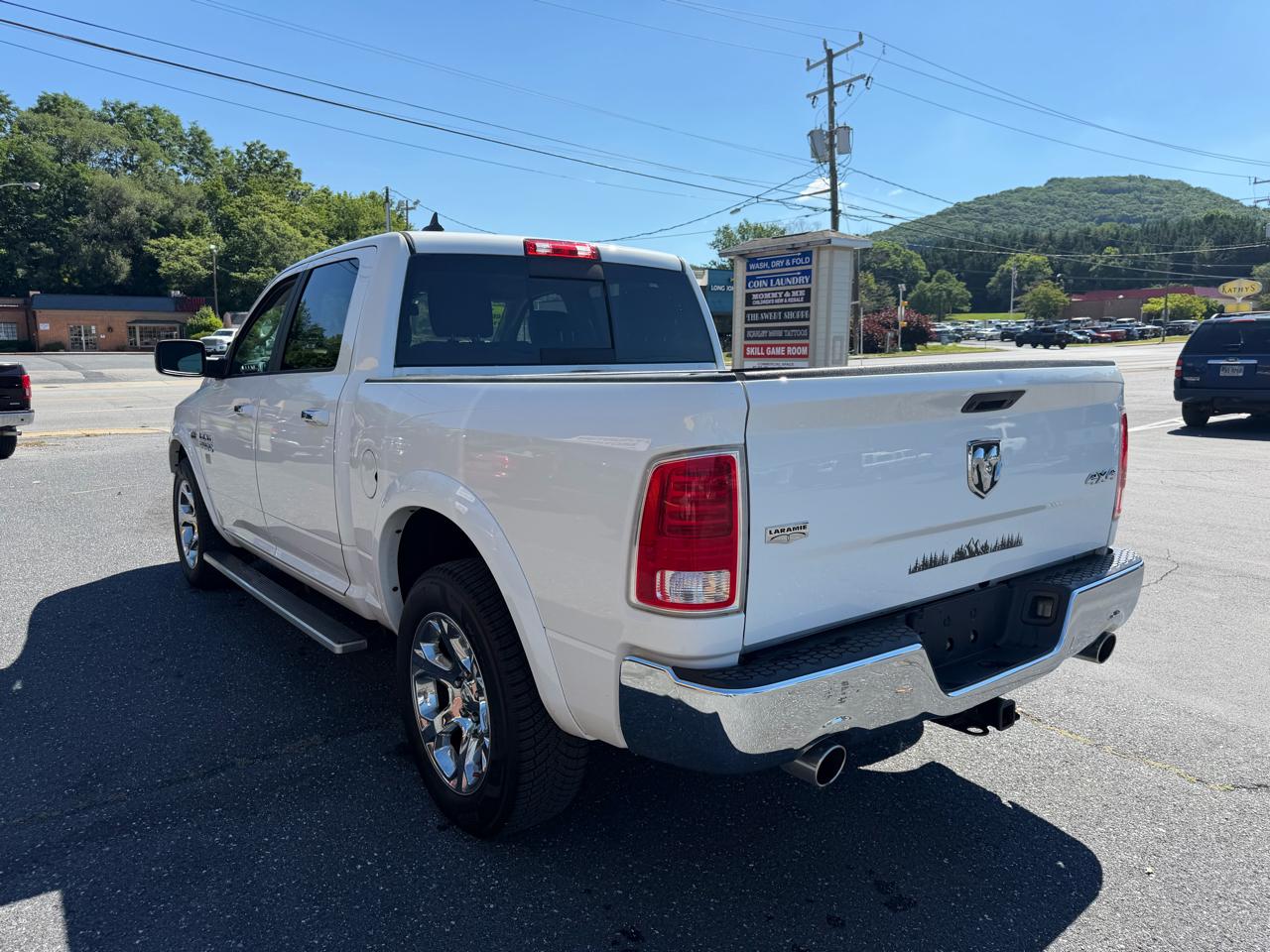 RAM 1500 Laramie Crew Cab SWB 4WD 2017